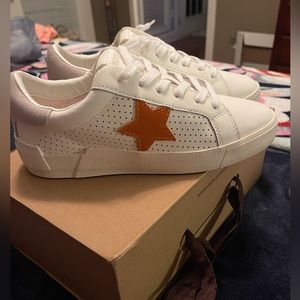 Vintage Havana Rollin White/Orange Leather Sneaker Size 7.5 (closer to 7)